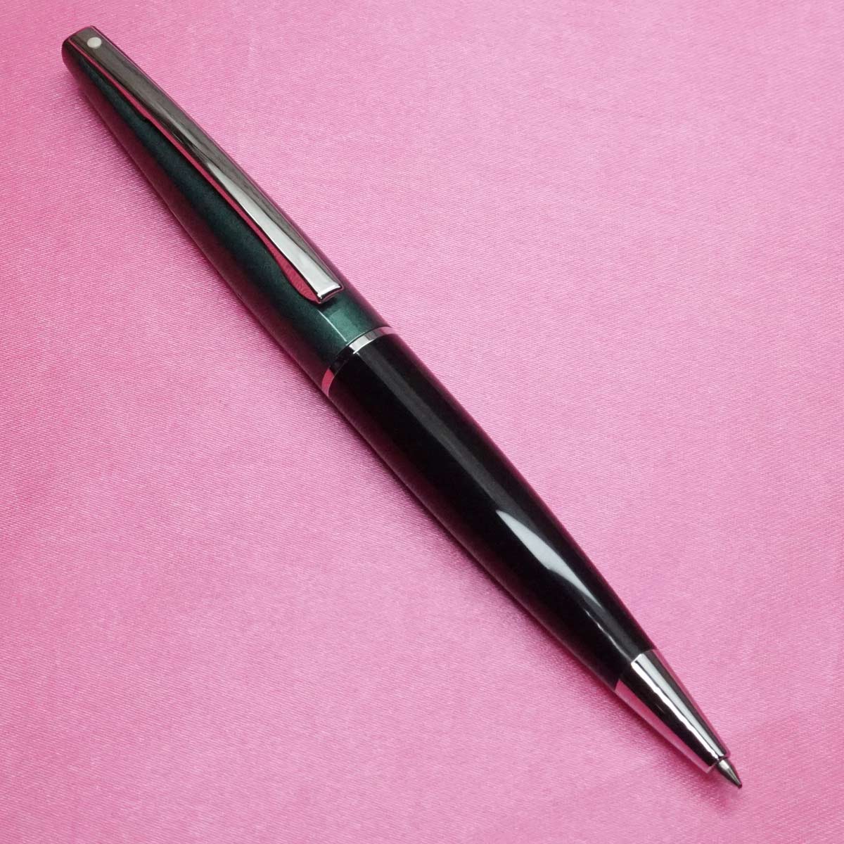 Sheaffer Model: 10720  Taranis® Forest Black color body with Green Featuring Chrome Plate Trim ball pen