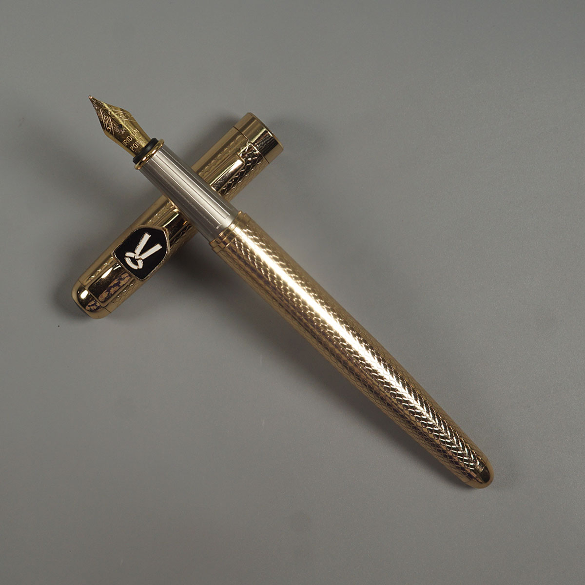 penhouse.in Full Gold  Color Designed Body With Gold Color Clip Advocate Symbol Fine Tip Converter Type Fountain Pen SKU 14461