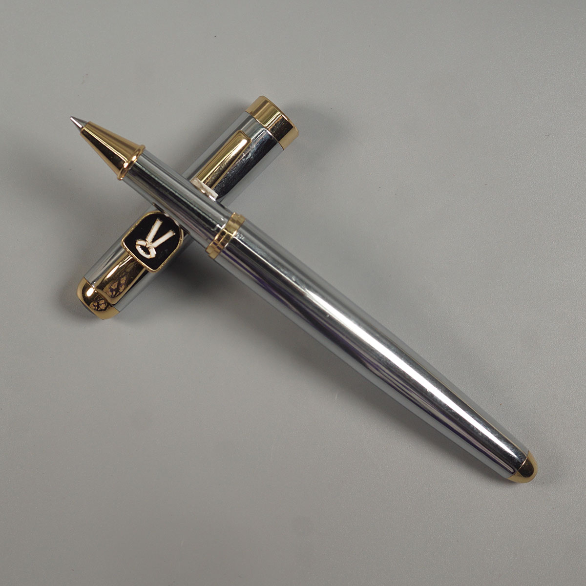 penhouse.in pens Full Silver Color Body With Gold Color Clip Advocate Symbol Roller Ball Pen SKU 14462
