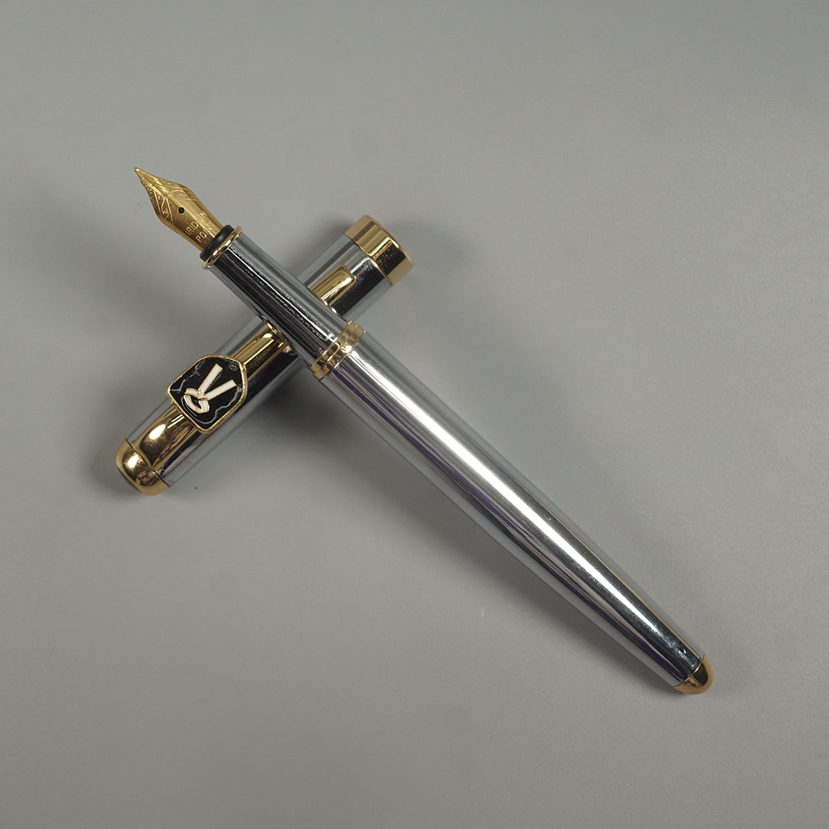 penhouse.in pens Full Silver Color Body With Gold Color Clip Advocate Symbol Converter Type Fountain Pen SKU 14463