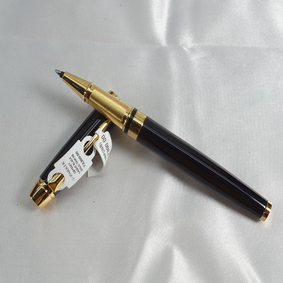 Parker Model: 15009 Odyssey Lacque Black color body with (GT) golden clip 0.7mm cap type roller ball