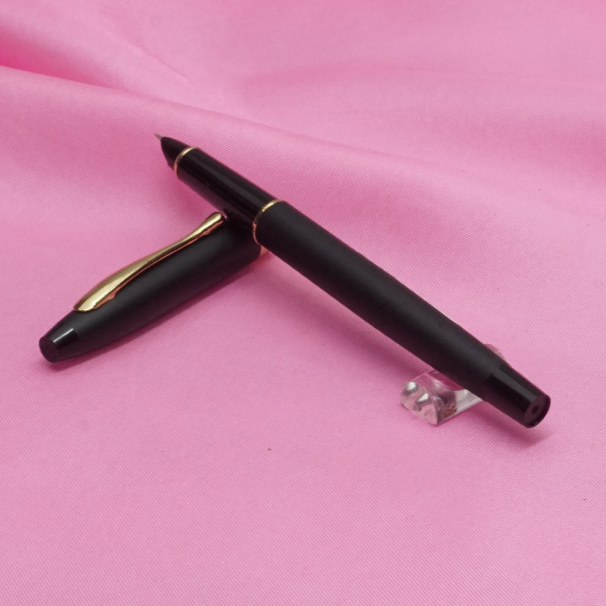 Hero 83 Model:17326 Slim Black Mat Finish Body With Gold Clip Fine Nib Fountain Pen