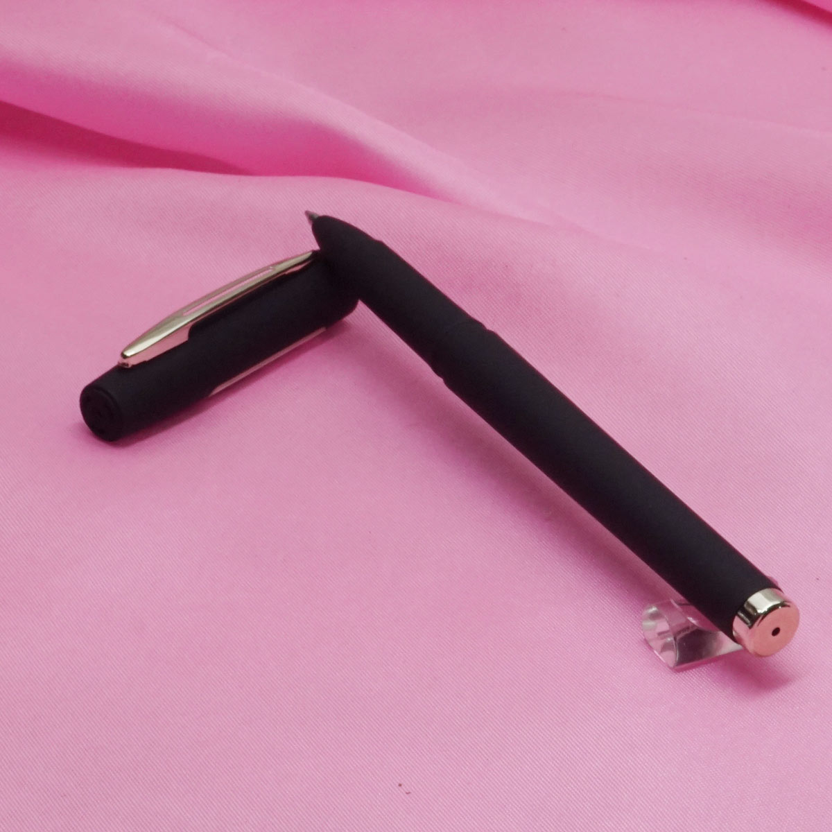 Baoke Mat Black Color Body With Gold Trim 0.7mm Tip Gel Pen SKU 20334
