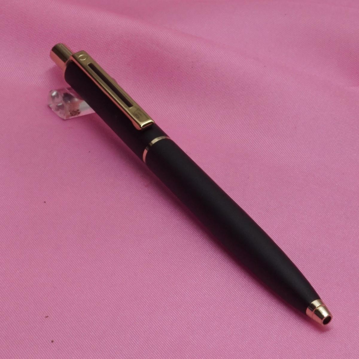penhouse.in Mat Black Color Body With Gold Clip Fine Tip Jotter Refill Click Type Ball Pen SKU 20395