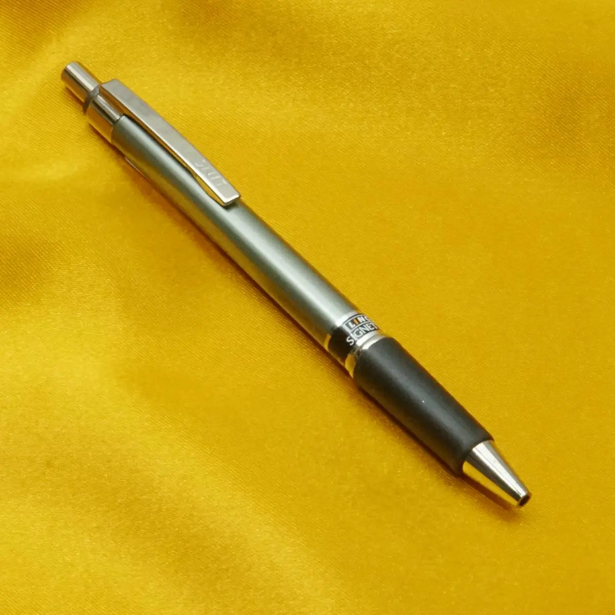 Linc Signetta Light Green Color Body With Rubber Grip Holder Fine