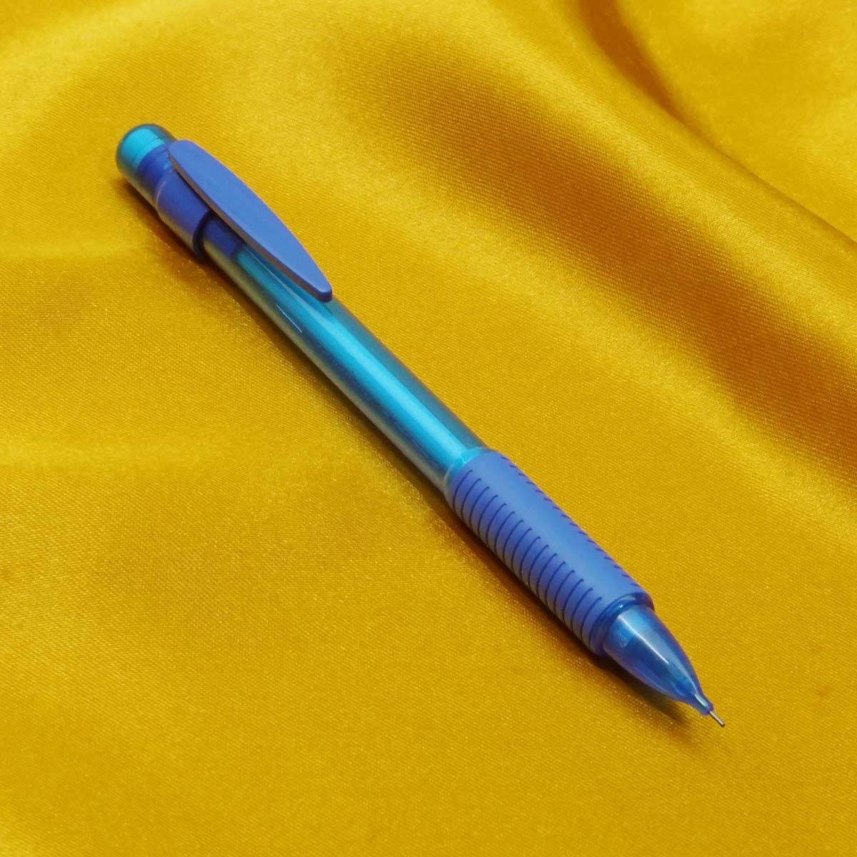 Luxor Click Rite Transparent Blue Color Body With Rubber Grip  0.5mm Led Pencil  SKU 20480