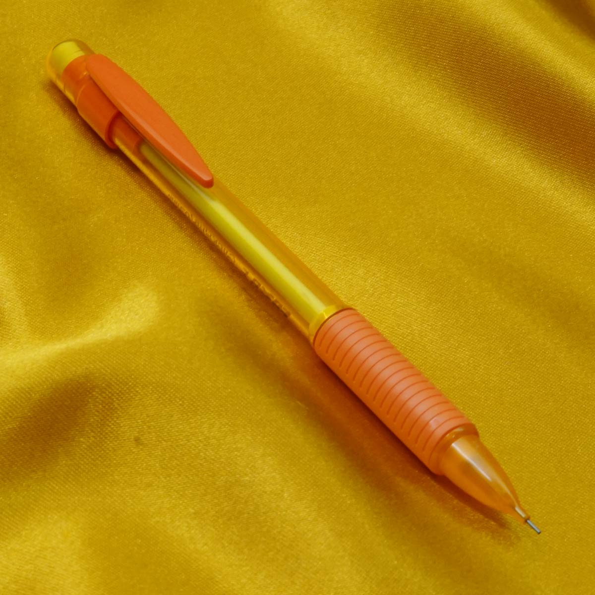 Luxor Click Rite Transparent Yellow Color Body With Rubber Grip  0.5mm Led Pencil SKU 20483