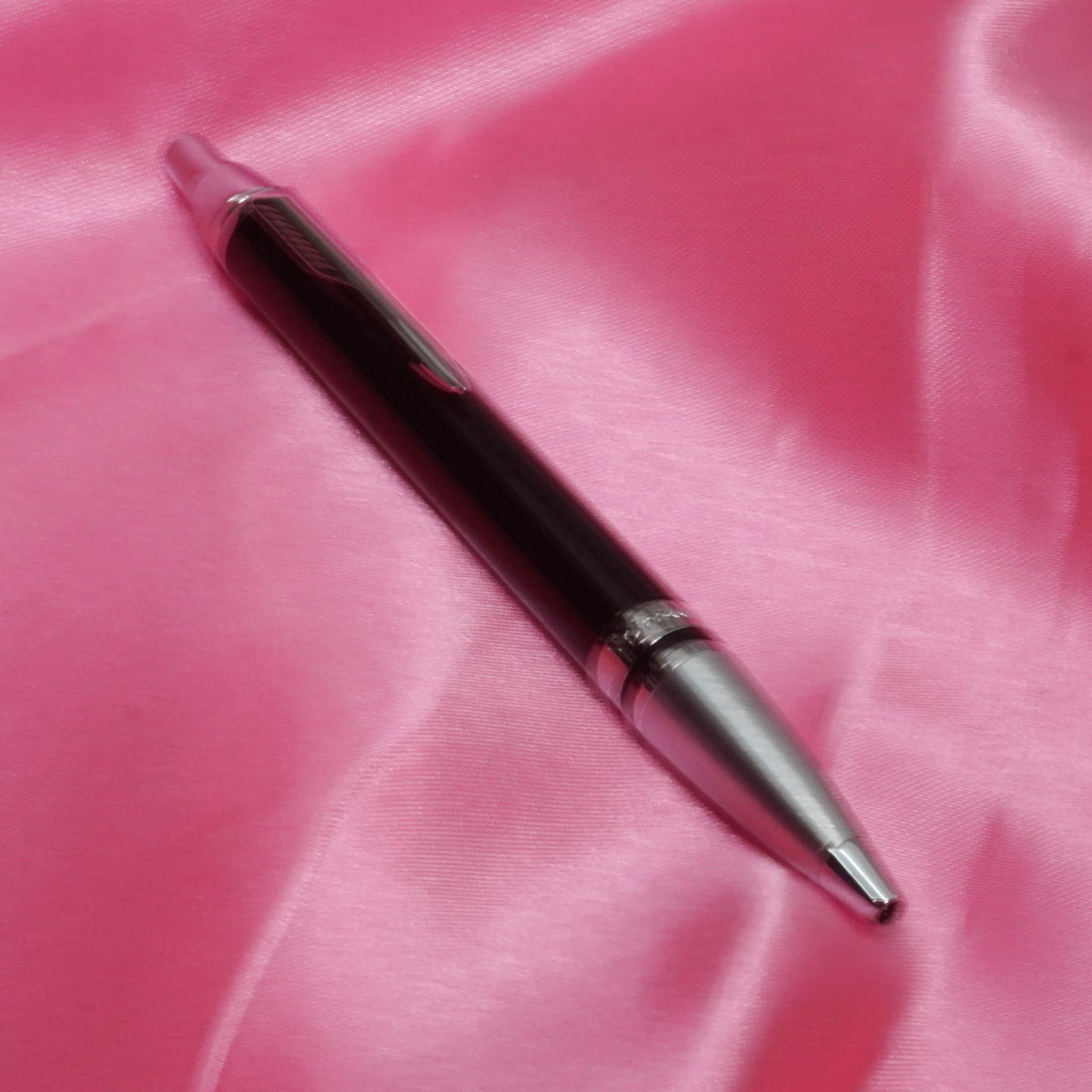 Parker Odyssey Laque Black With Silver Trim Medium Tip Click Type Ball Pen SKU 20607