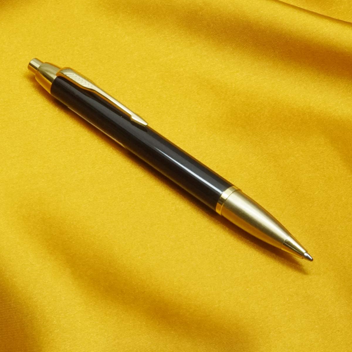 penhouse.in Black body with Gold Trims  Retractable - Click Medium Point Ball Pen SKU 20677