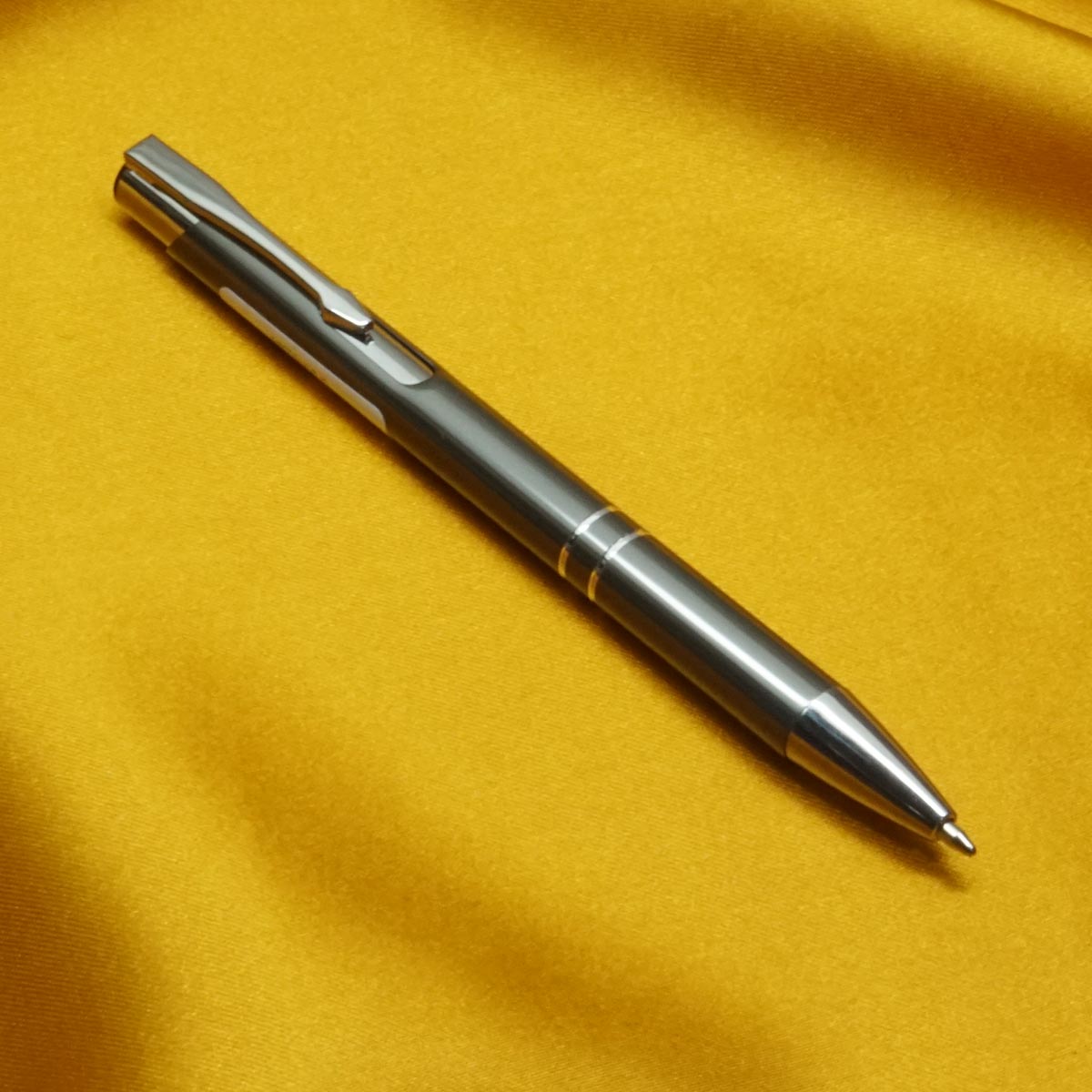 penhouse.in Grey Color Body with Silver Trims Retractable - Click Medium Point Ball Pen SKU 20680