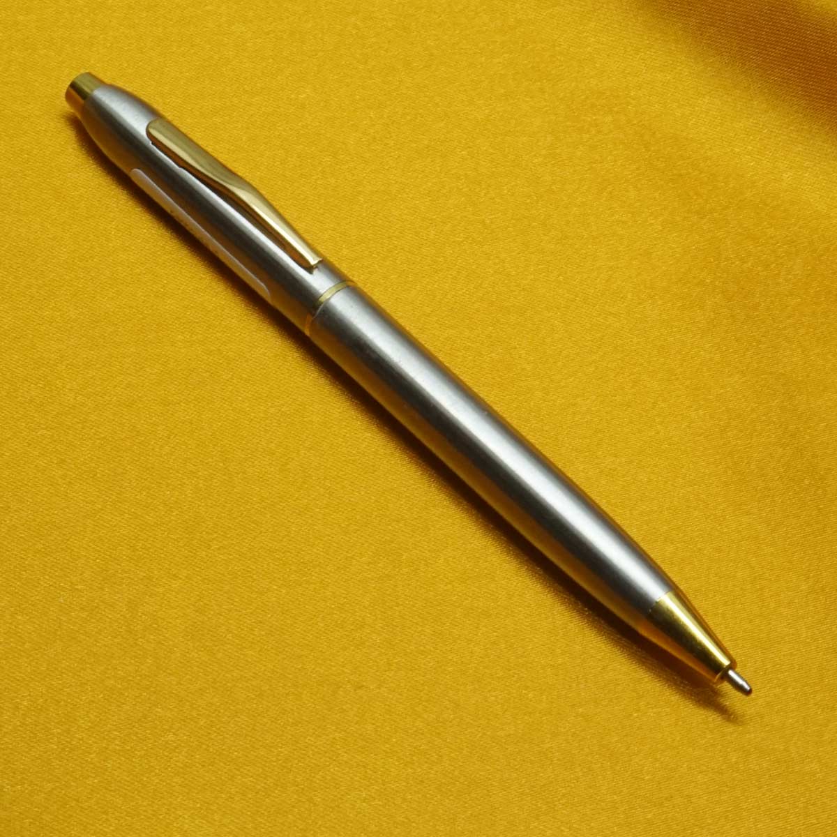 penhouse.in Silver Body and Cap with Gold Trims  Medium Point  Twist Ball pen SKU 20686