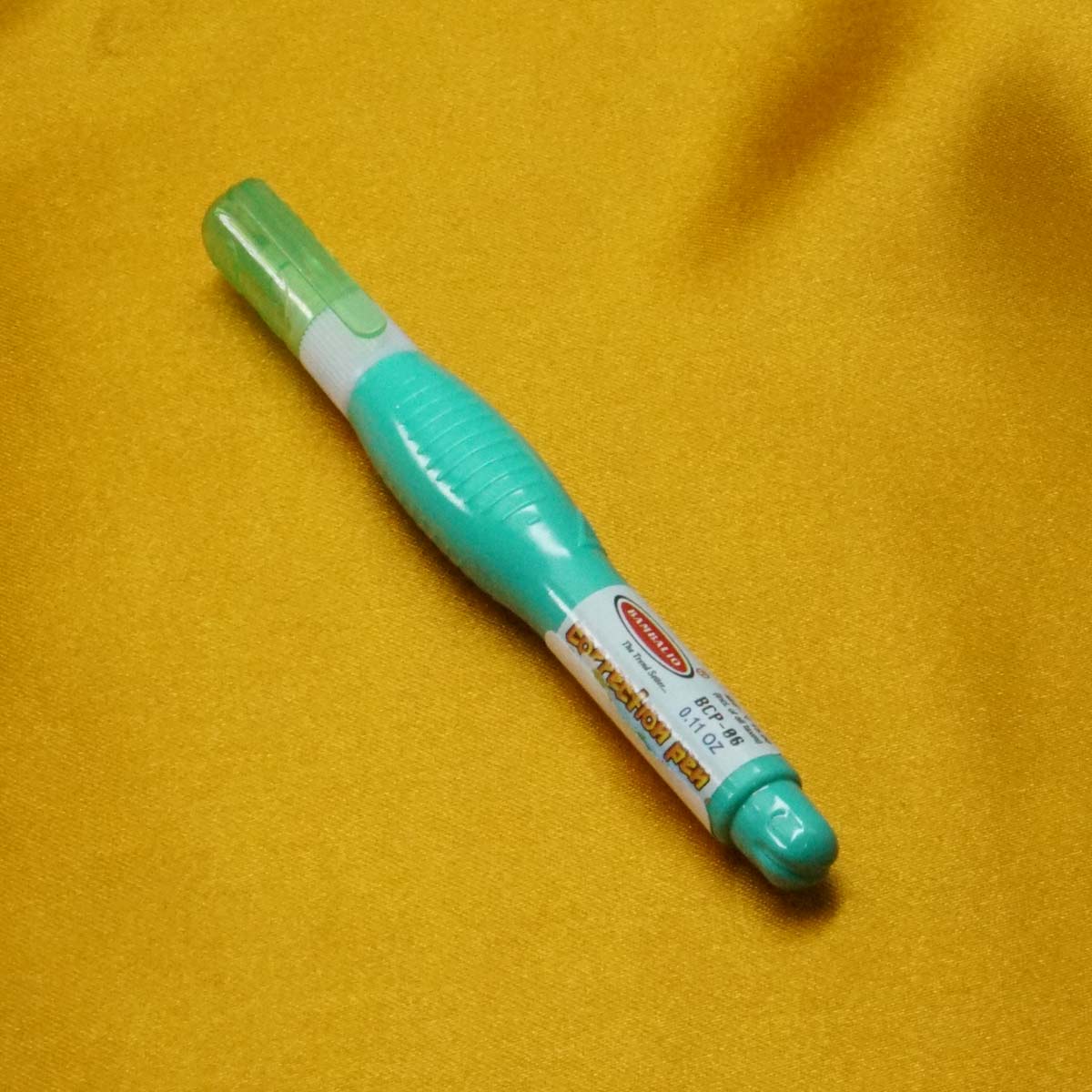 Bambalio Green  Color Body Small Size Qiuick Dry Correction Pen SKU 20841