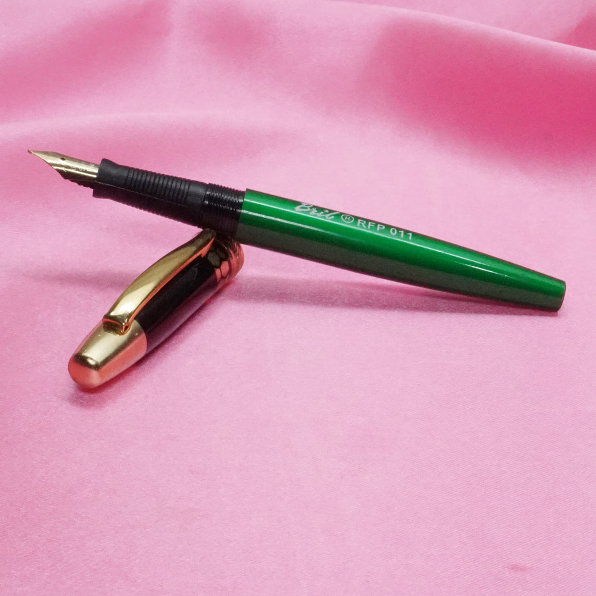 Bril 011 Green Color Body Black Cap with No.5 GP Fine Tipped Eye Dropper Model Fountain Pen SKU 20909