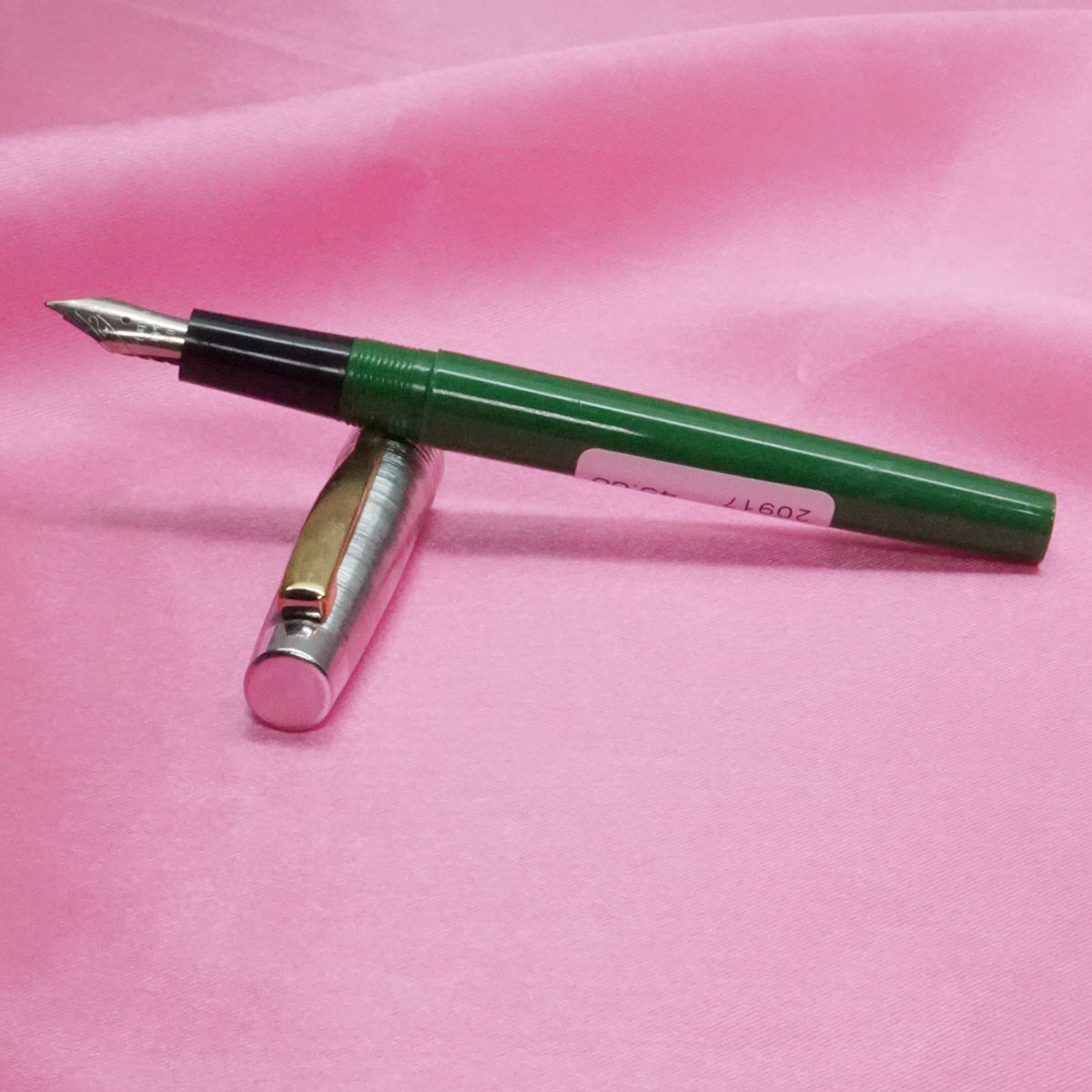 Bril 013 Silver Cap Gold Clip Green Color Body No.5 SSF Fine Tipped Nib