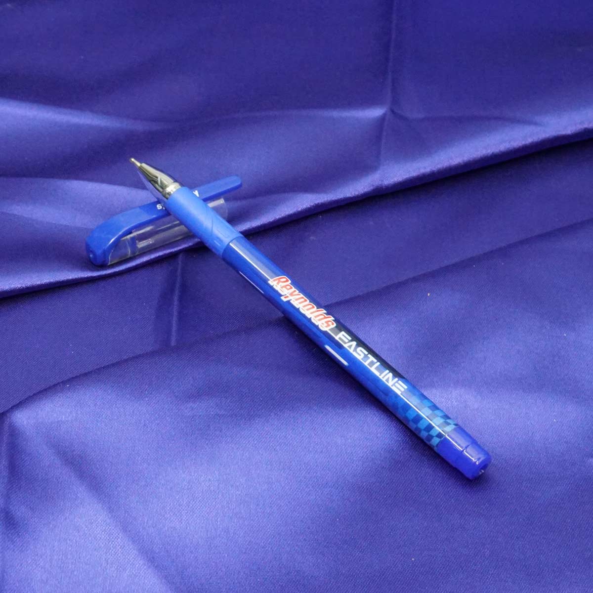 Reynolds Fastline Blue Color Body With Fine Tip Grip Cap Type Ball Pen SKU 20949