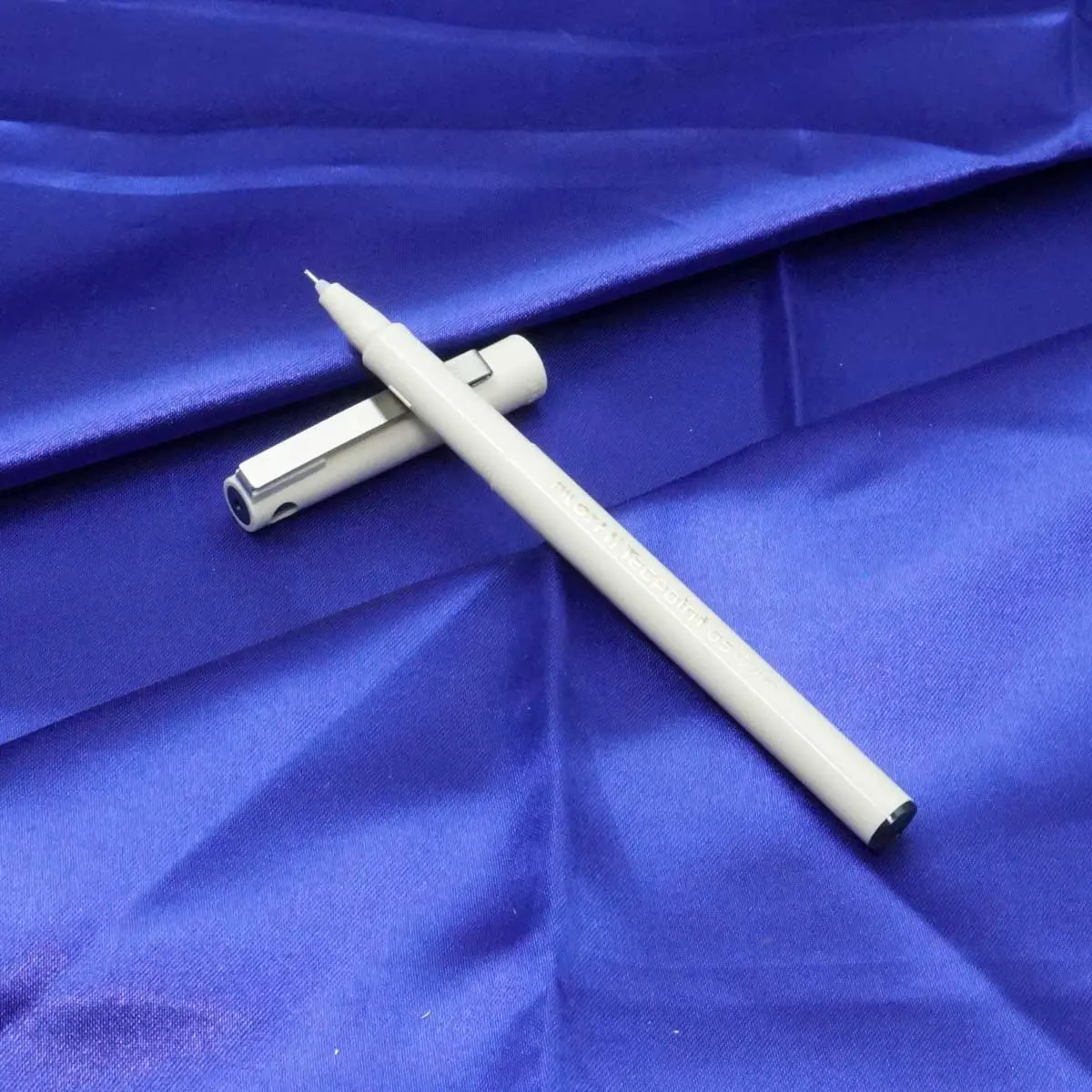 Pilot Hi-Tecpoint White Color Body With Black Writing Gel Pen