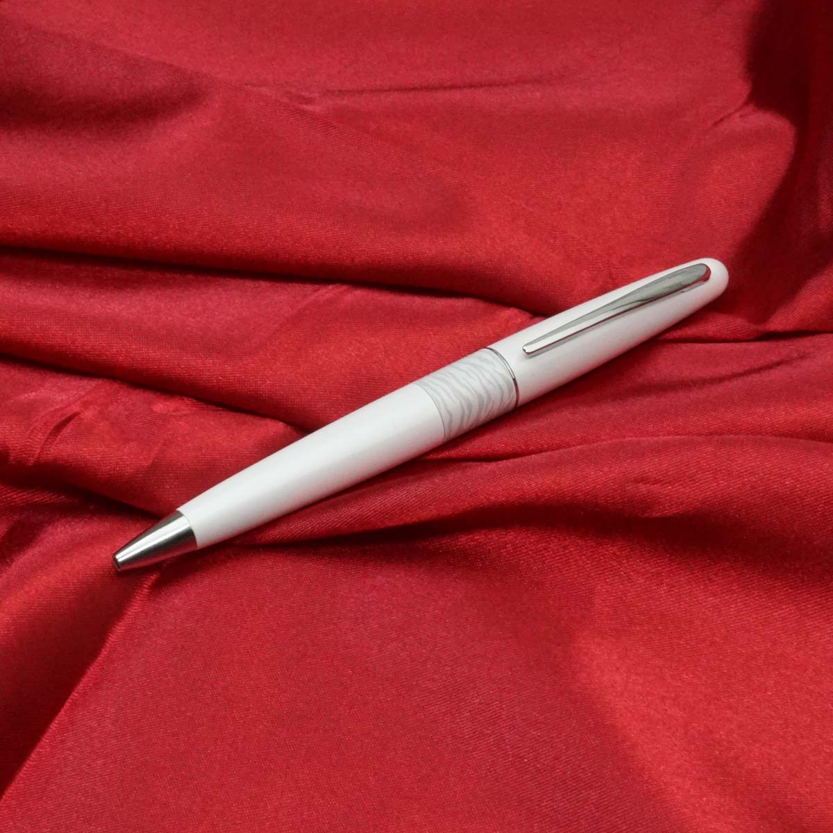 Pilot MR 2 White Tiger Glossy Finish with Silver Trim Fine Tip Twist Ball Pen SKU 21063