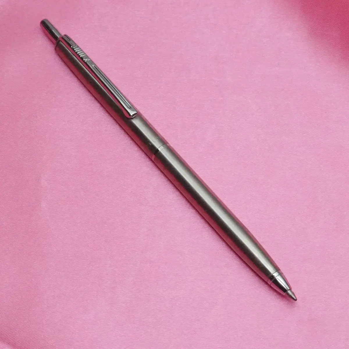 K-Nine Steelo Click Slim Silver Body With Tip Click Ball Pen SKU 21090