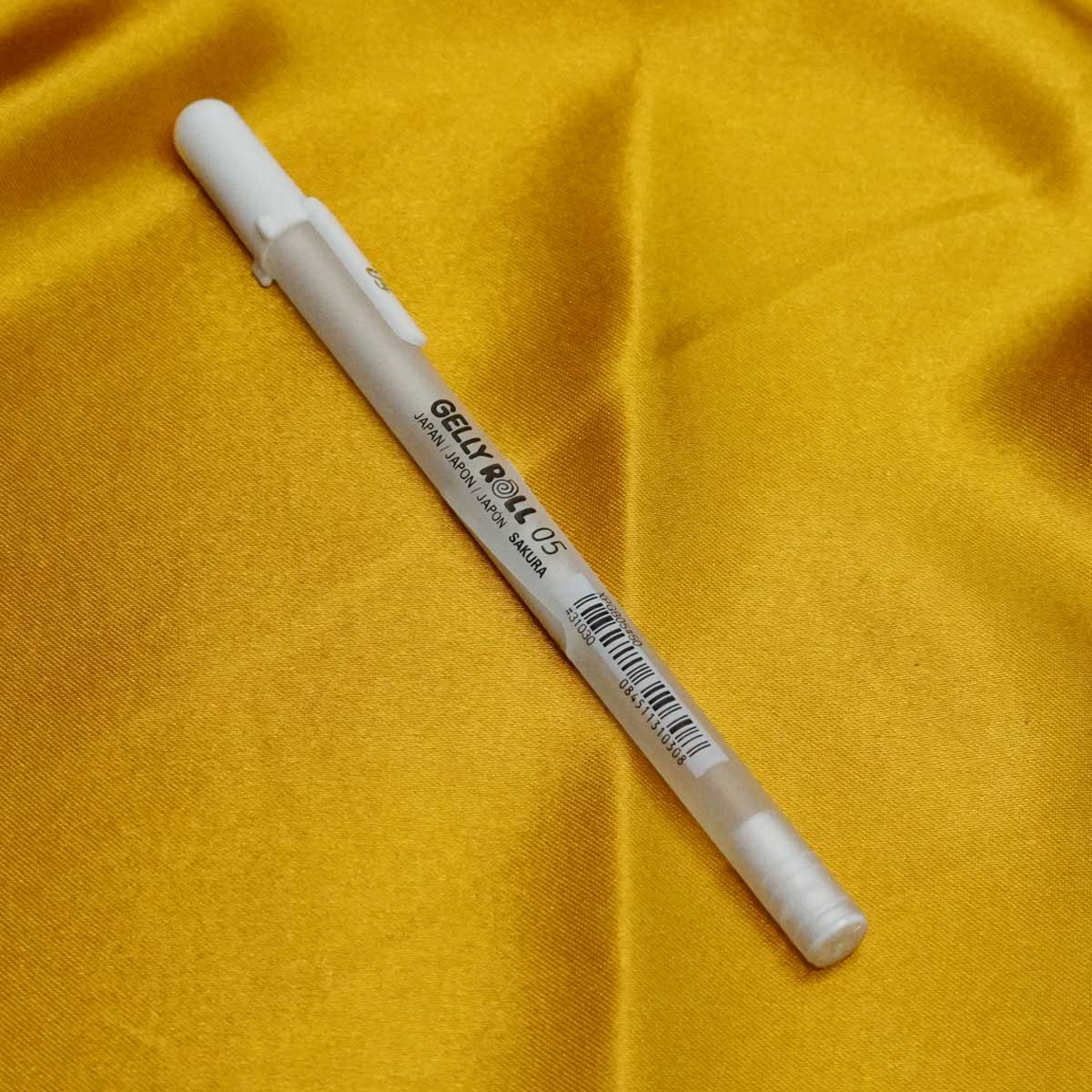 Gelly Roll 05 Tip White Gelly Sakura Pen SKU 21099