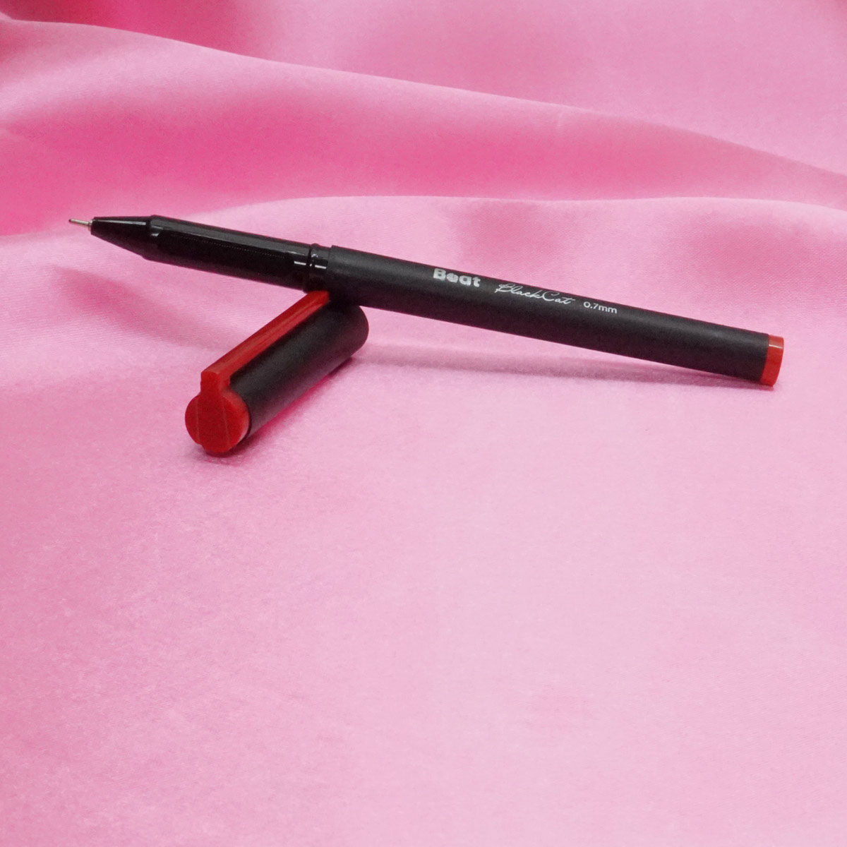 Boat Black Cat Mat Black Body With Fine Tip Red Writing Cap Type Ball