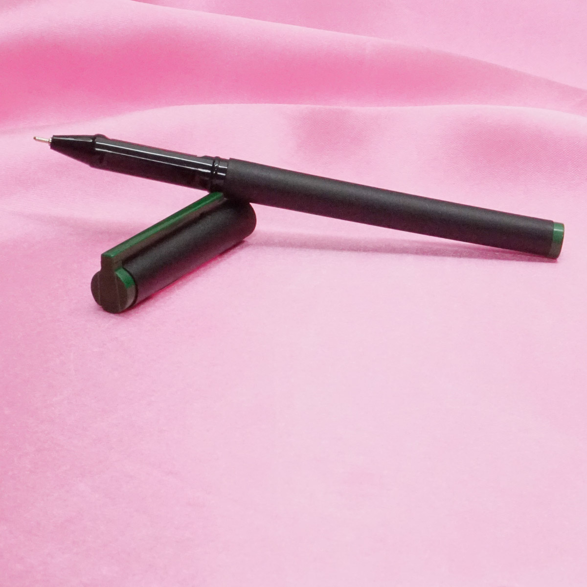 Boat Black Cat Mat Black Body With Fine Tip Green Writing Cap Type Ball