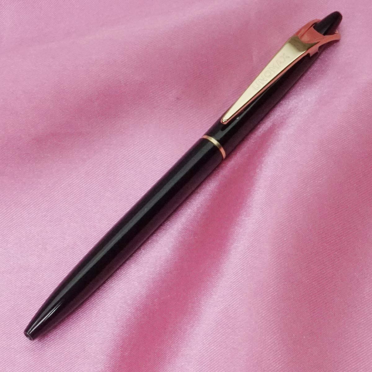 Unomax Esquire Glossy Black Color Body With Fine Tip Designed Clip Click Type Ball Pen SKU 21178