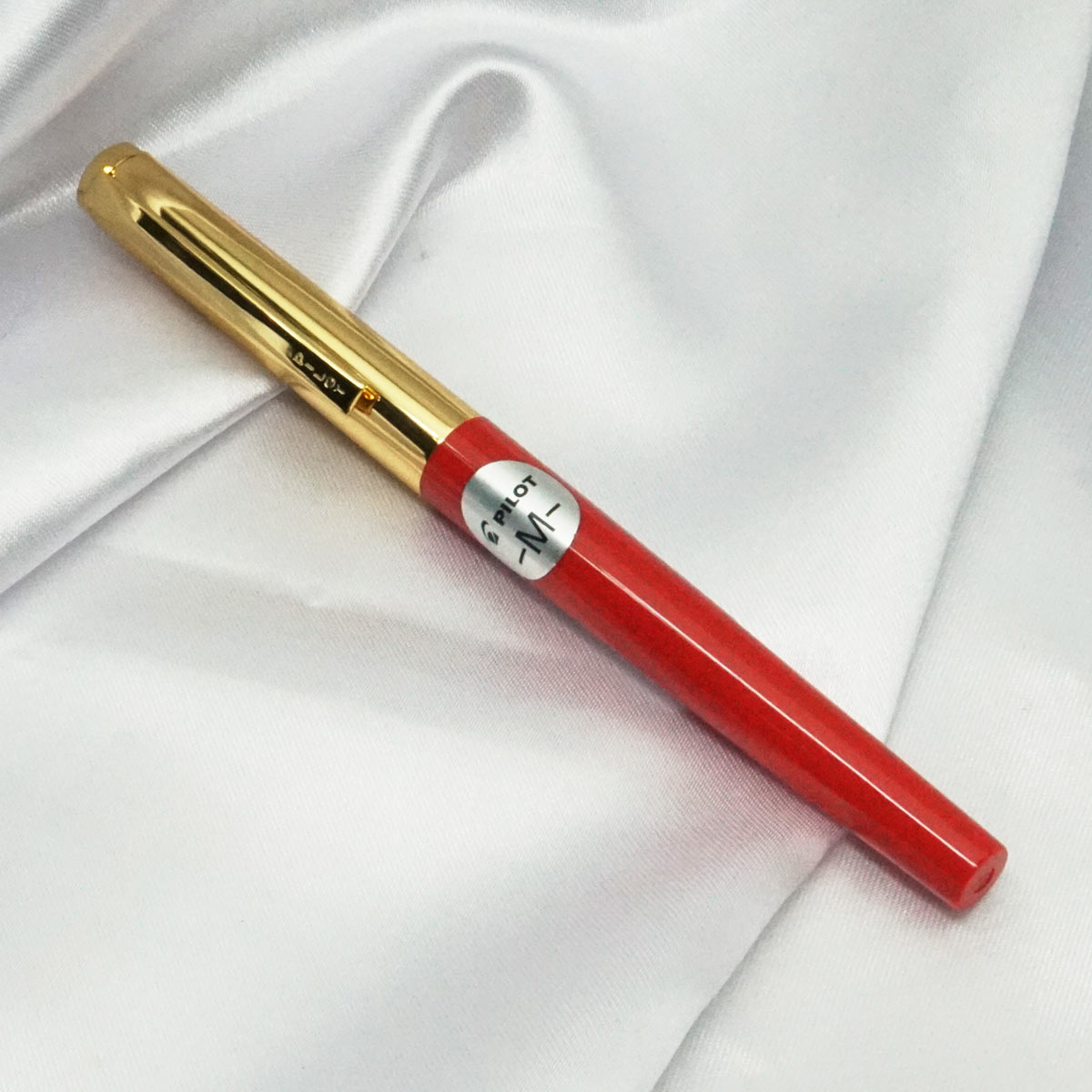 Pilot 17G Red Color Body and Gold Cap Medium Tipped Fine SSF Eye Dropper Model fountain pen SKU 21211