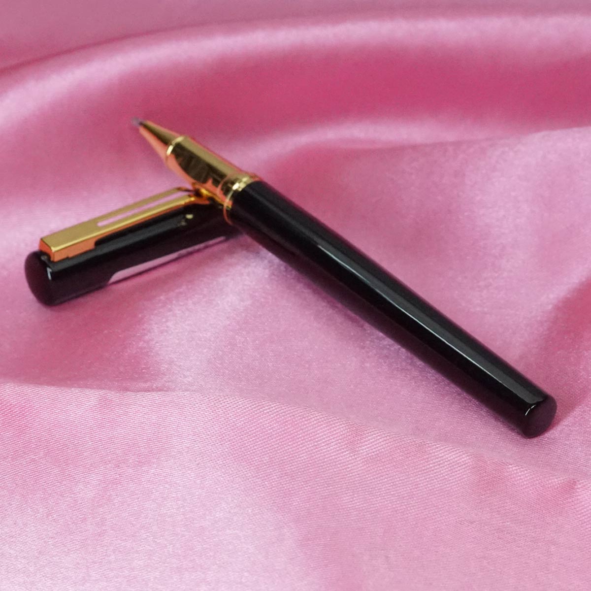 penhouse.in Glossy Black Color Body With Gold Trim Designed Roller Ball Pen SKU 21302