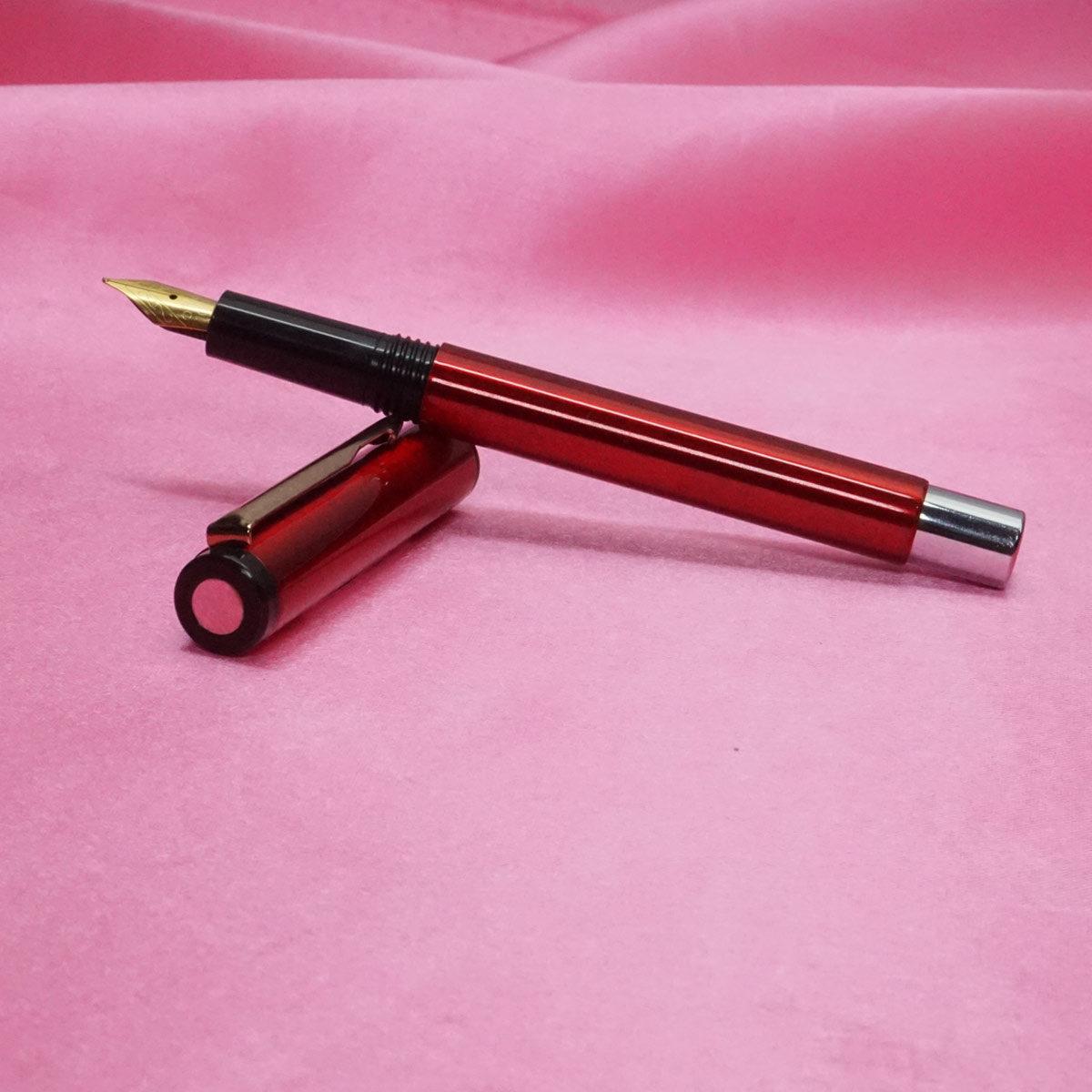 Oliver 81 Marrown Color Glossy Finish Body With Fine Nib Gold Trim Eye