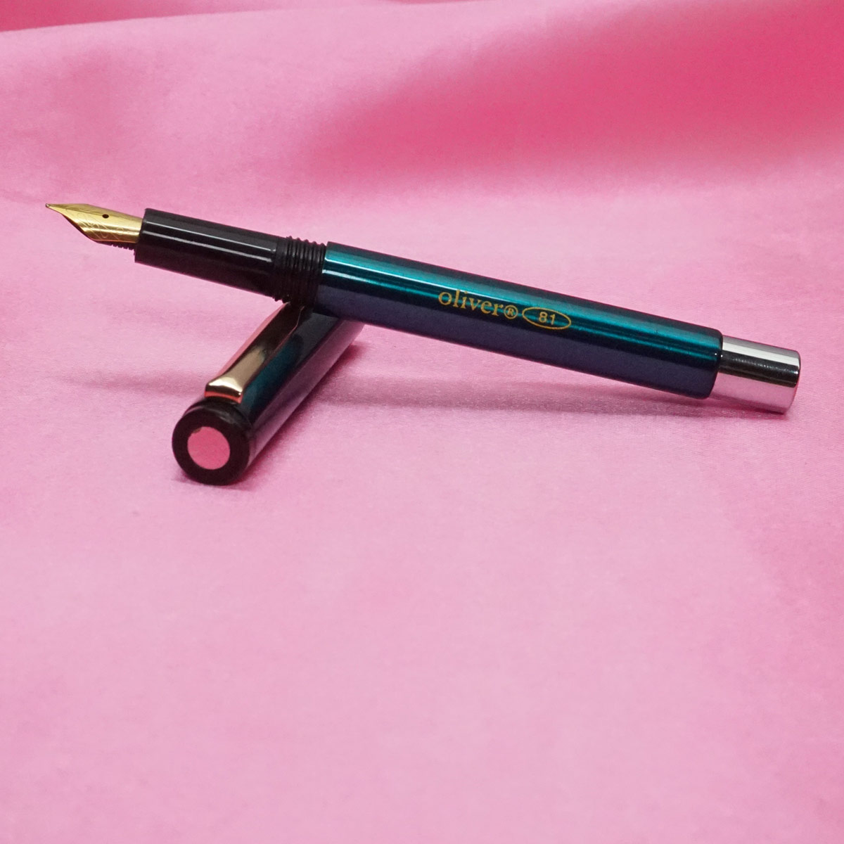 Oliver 81 Peacock Green Color Glossy Finish Body With Fine Nib Golden