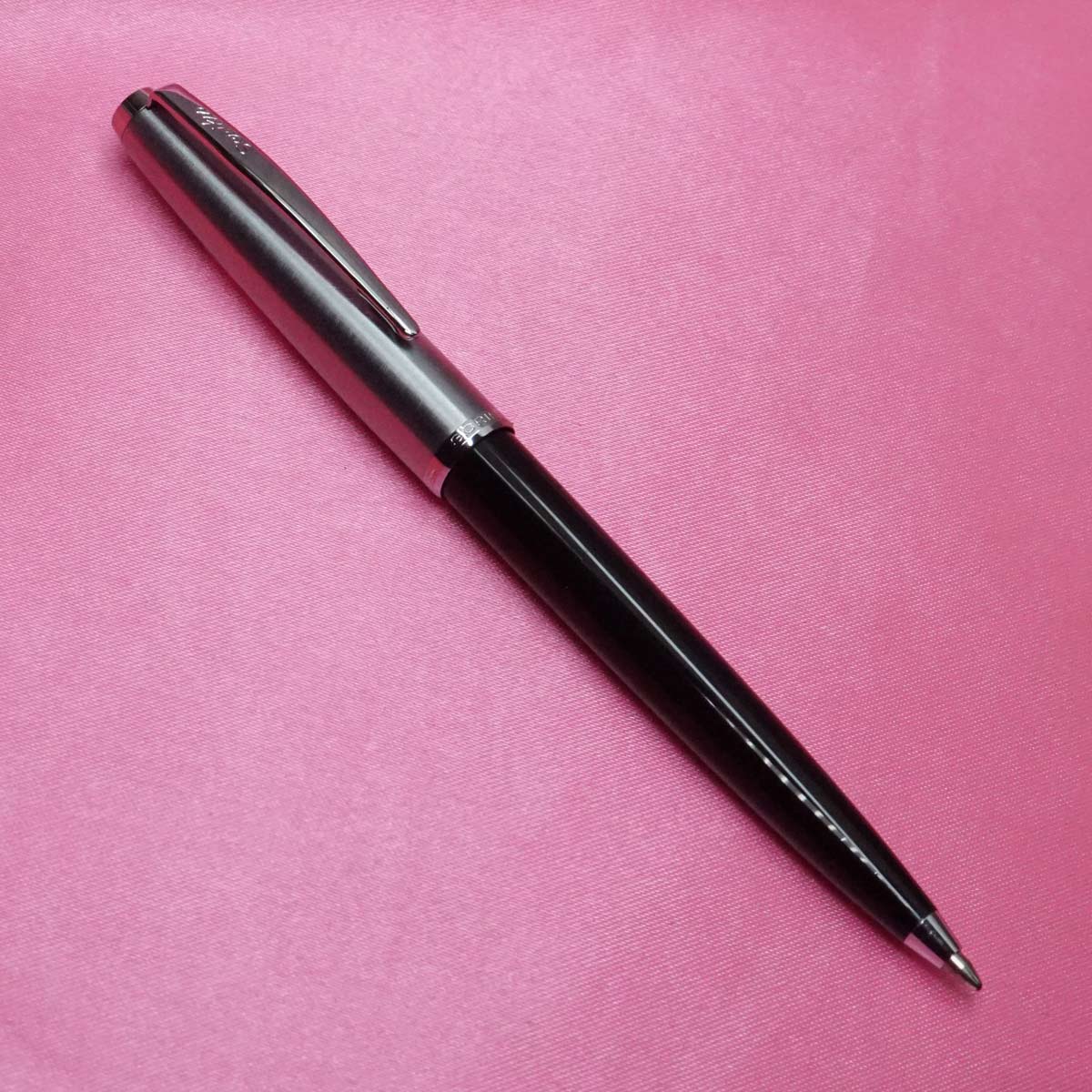 Scrikss Oscar Black Color Body With Chrome Plated Cap Medium Tip Click Type Ball Pen SKU 21344
