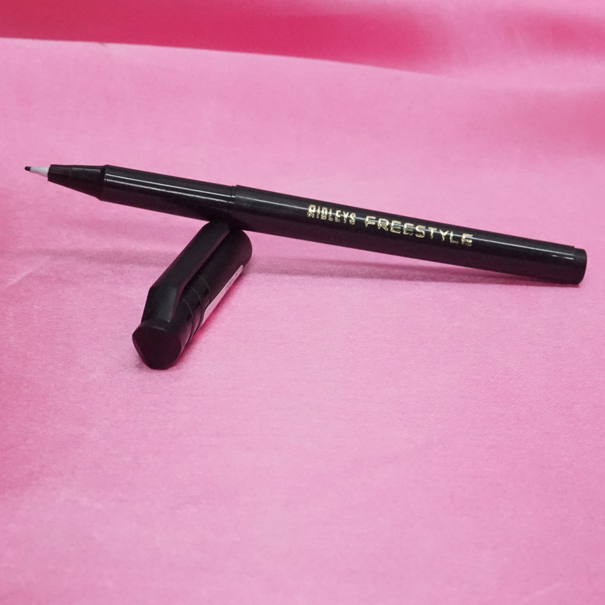 Ridleys Freestyle Finex Tip Black Color Body With Blue Writing Fine Liner Pen SKU 21383