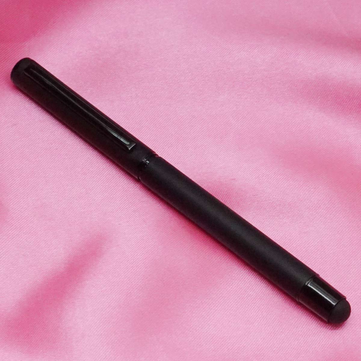 penhouse.in Slim Mat Black Color Body With Stylus Medium Tip Cap Type