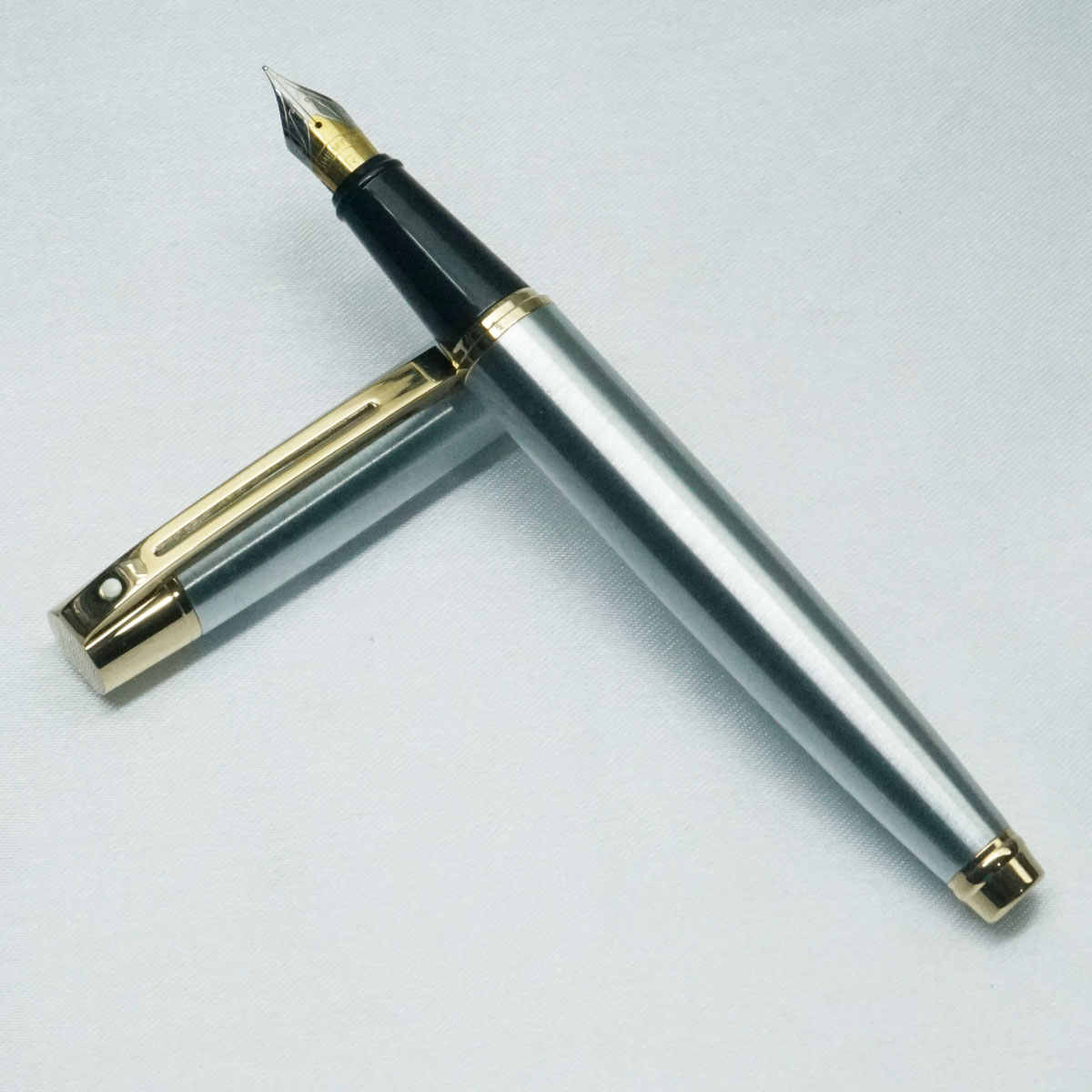 Sheaffer 300 Silver Body and Cap with GT Broad Nib Converter Type Fountain Pen SKU 21444