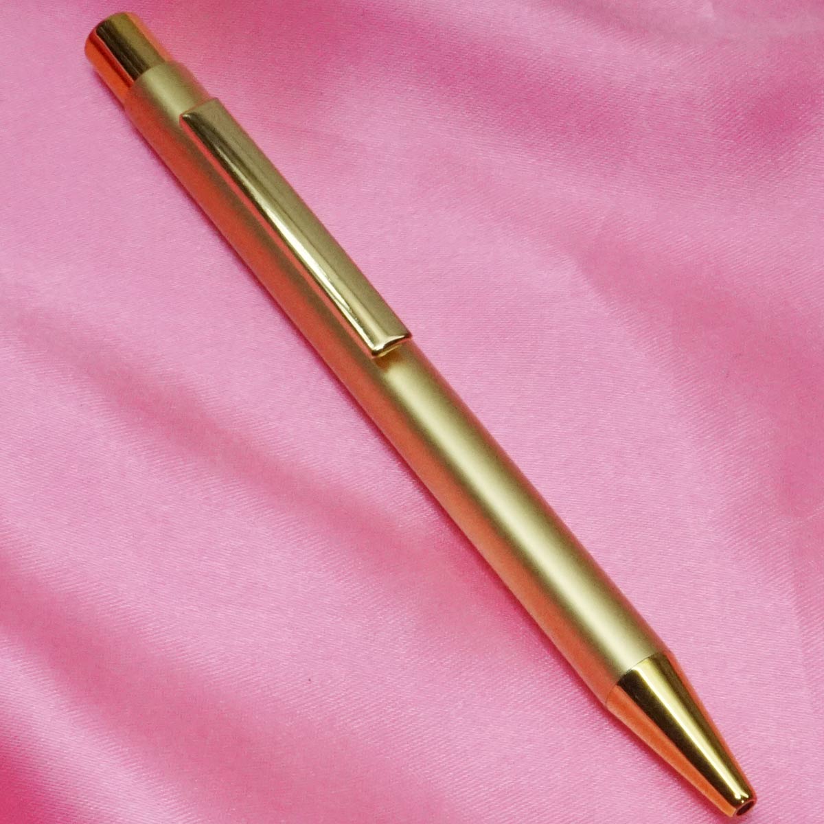 penhouse.in Glossy Finish Full Gold Color Body With Medium Tip Click Type Ball Pen SKU 21474