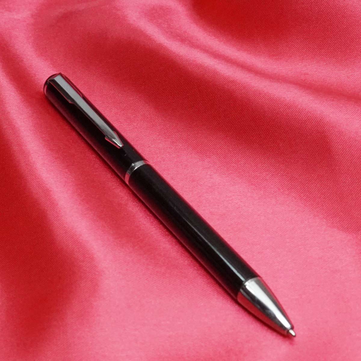 penhouse.in Glossy Black Color Body With Silver Trim Medium Tip Twist Type Ball Pen SKU 21475
