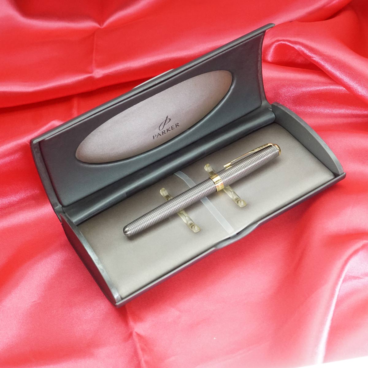 Parker Sonnet Gun Metal Finish Body and Cap Gold Trims Converter Type Fountain Pen SKU 21486