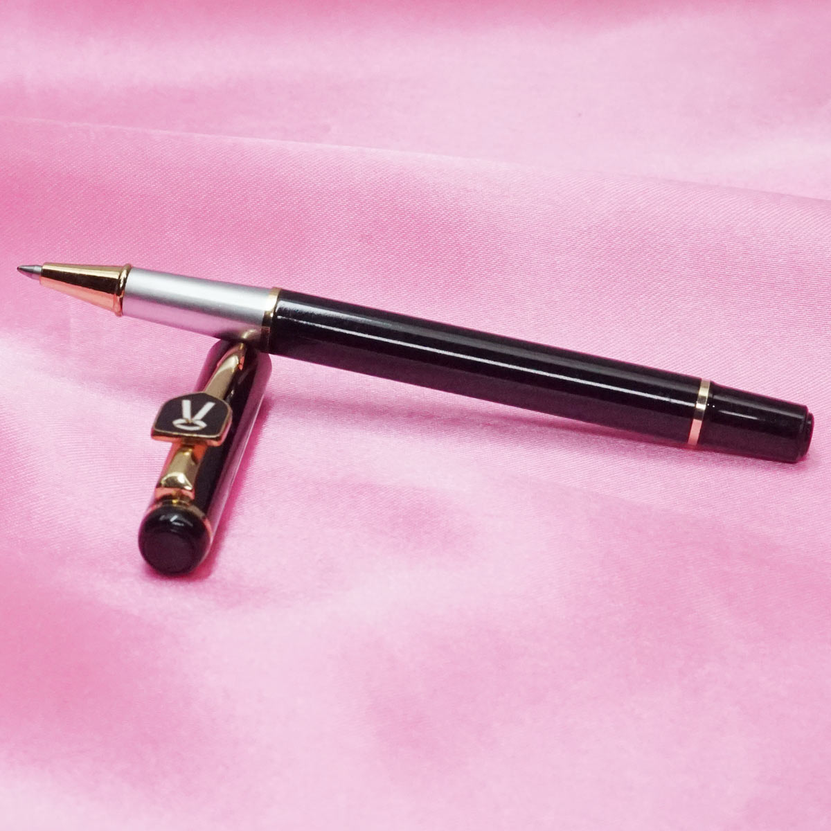 penhouse.in Advocate Symbol Glossy Black Color Body With Gold Trim Medium Tip Roller Ball Pen SKU 21488