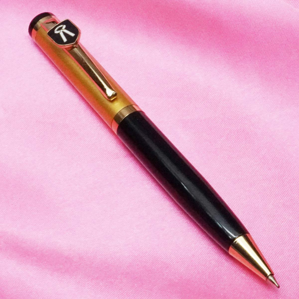 penhouse.in Advocate Symbol Glossy Black Color Body With Gold Cap Fine Tip Twist Type Ball Pen SKU 21491