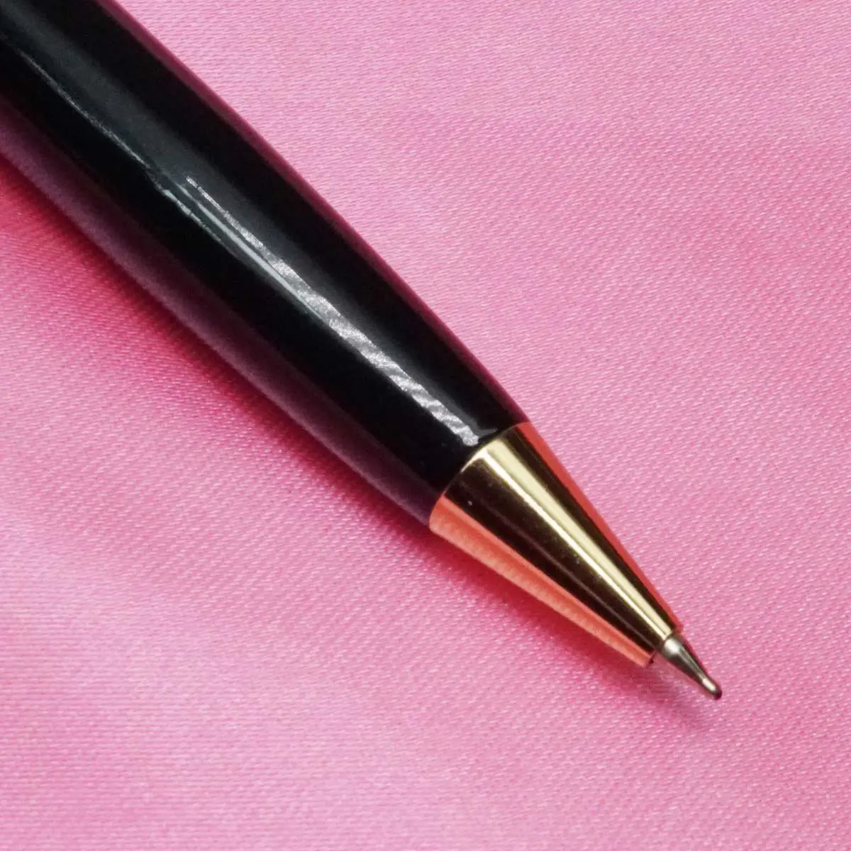 Advocate Symbol Glossy Black Color Body With Gold Cap Fine Tip  Twist Type Ball Pen SKU 21491