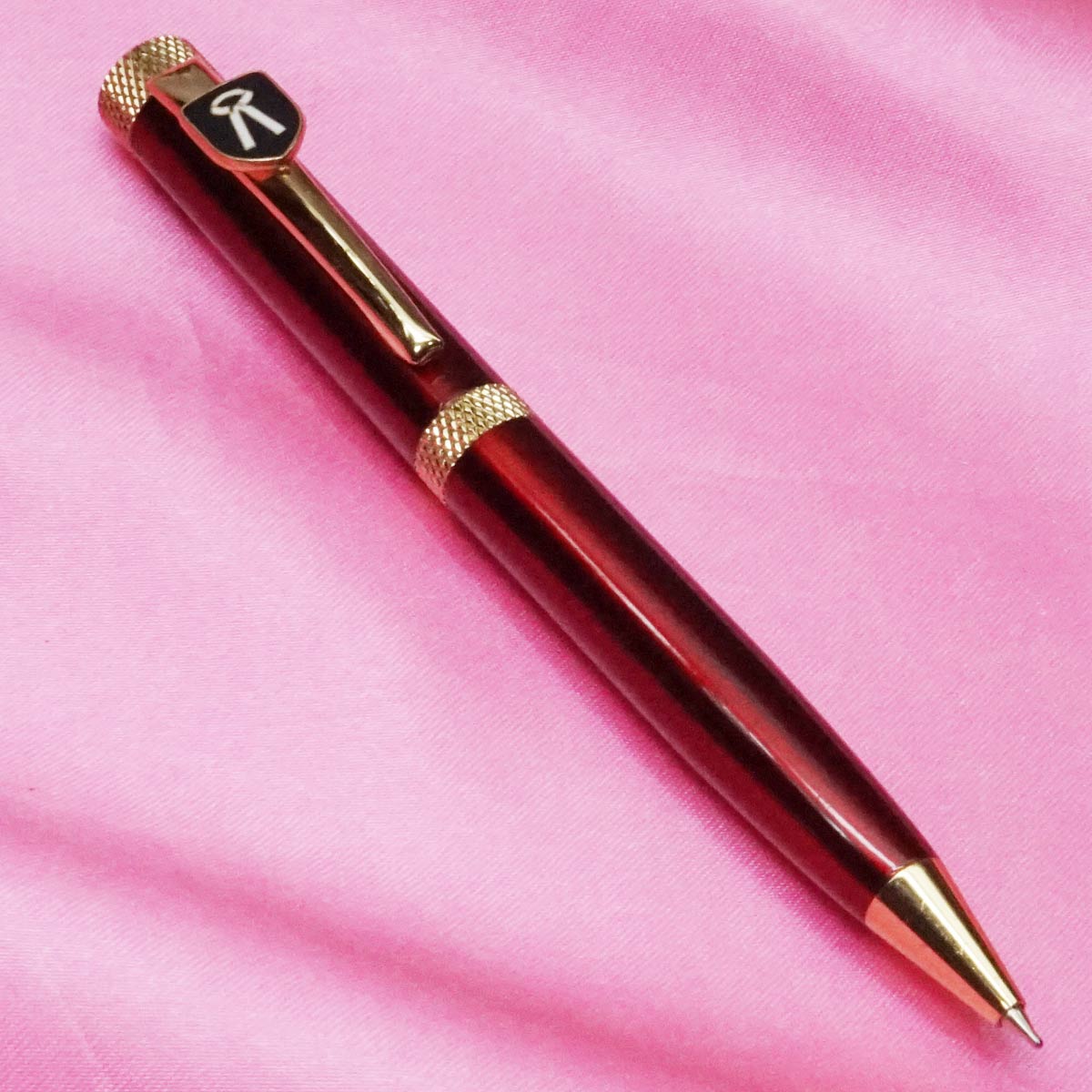 penhouse.in Advocate Symbol Glossy Marrown Color Body With Gold Designed Trim Fine Tip Twist Type Ball Pen SKU 21494
