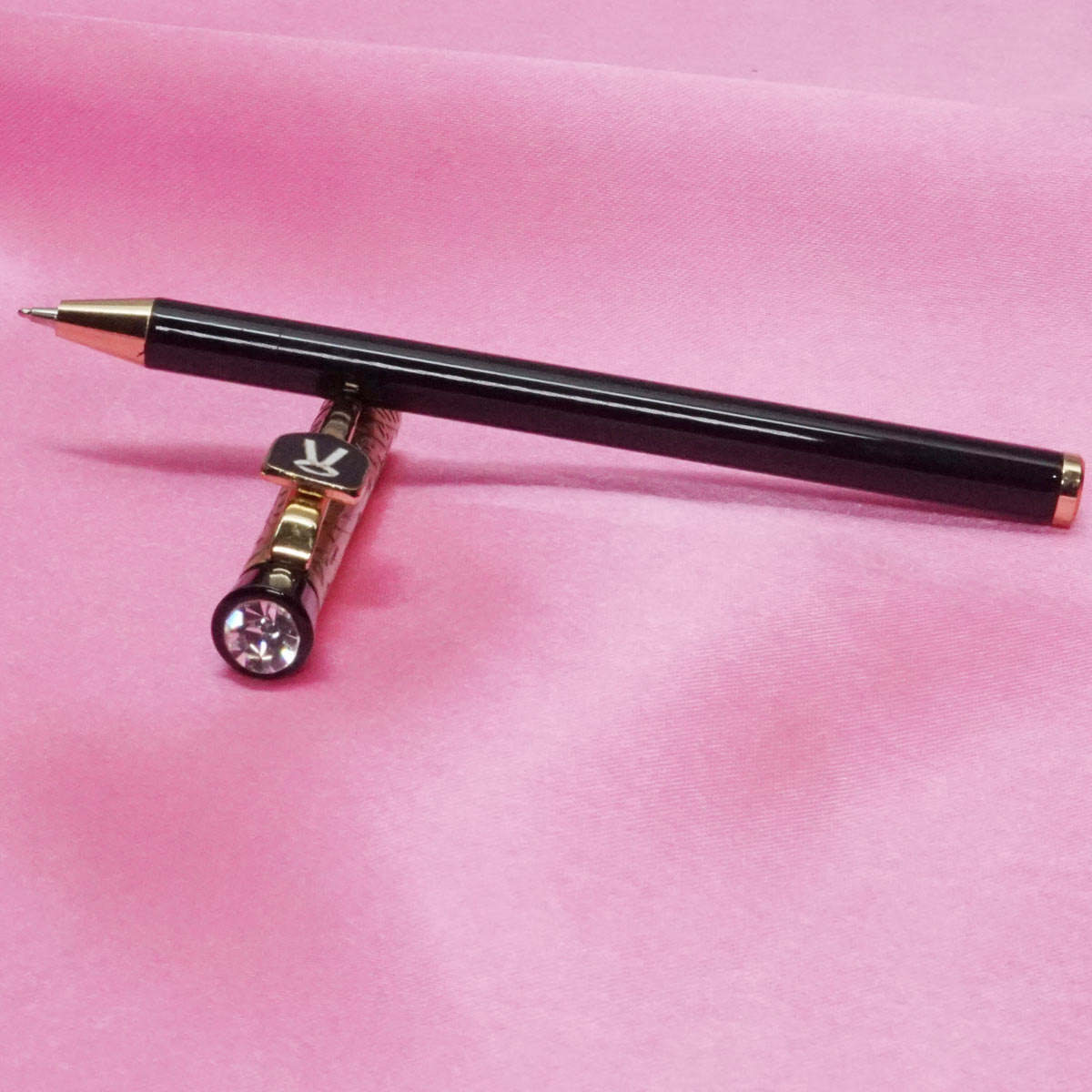 penhouse.in Advocate Symbol Slim Black Color Body With Golden Art Designed Magnetic Cap Stone On Fine Tip Cap Type Ball Pen SKU 21496