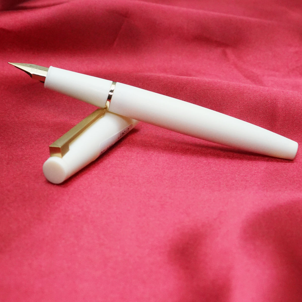 Jinhao 80  Creamy White Color Mat Finish Body With Fine Nib Gold Clip Converter Type Fountain Pen SKU 21541
