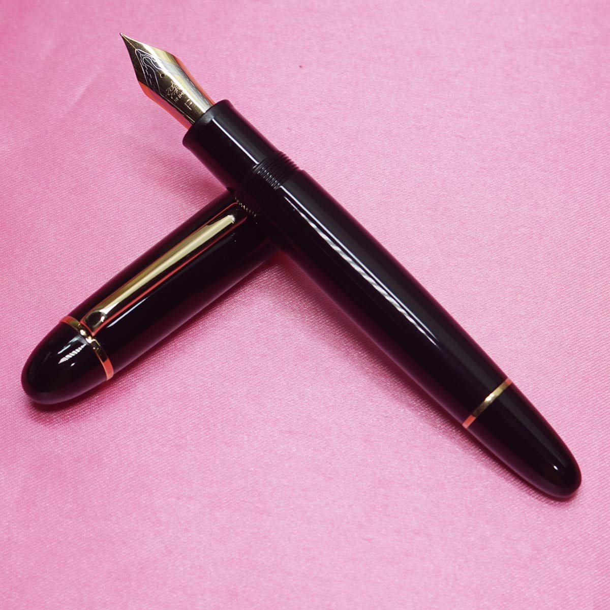 Jinhao X159 Glossy Black Color Body With No 40 Fine tipped  Nib With Gold Trims Converter Type Fountain Pen SKU 21543