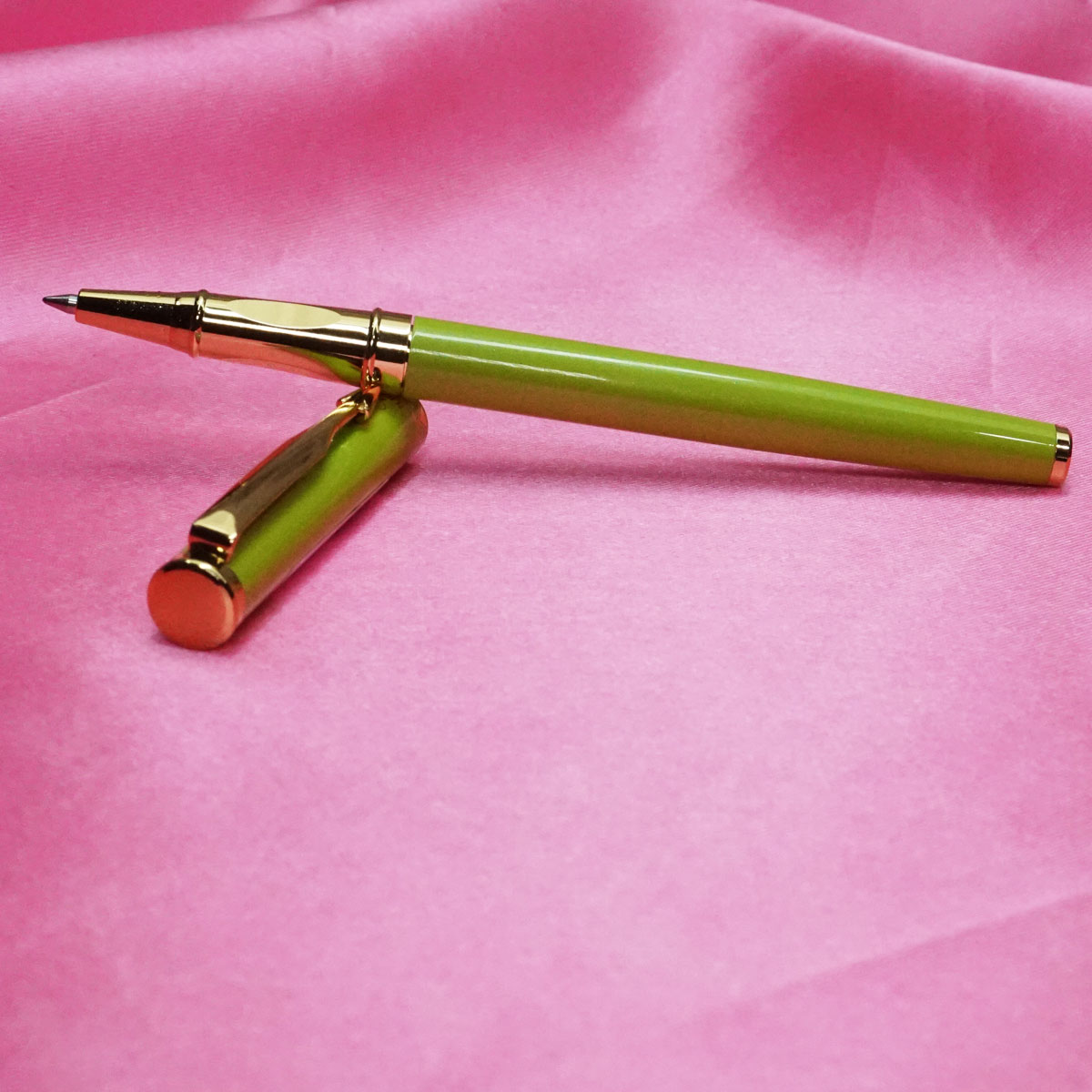 Luoshi 288 Light Green Color Body With Medium Tip Gold Trim Roller Ball Pen  SKU 21557