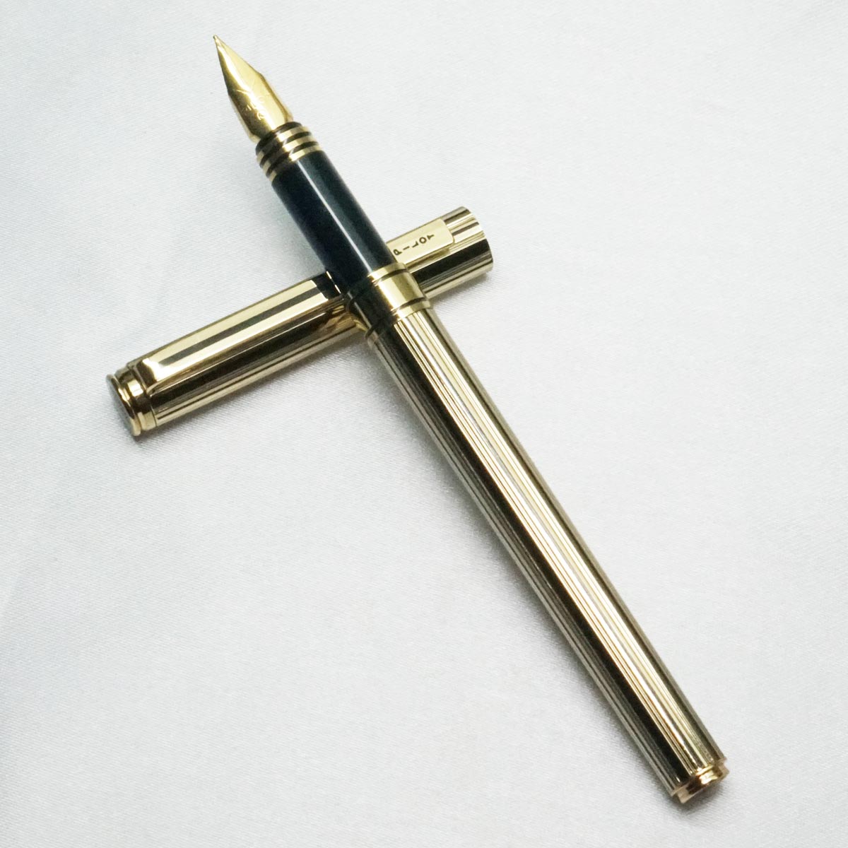 Pilot Dipper Gold stripped body and cap with Gold MB Fine Tipped Nib Converter Type Fountain Pen SKU 21636