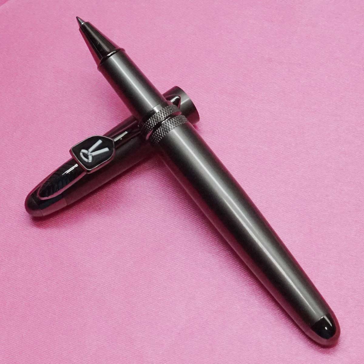 penhouse.in Black Metallic Finish Body With Medium Tip Advocate Symbol Clip Roller Ball Pen SKU 21655