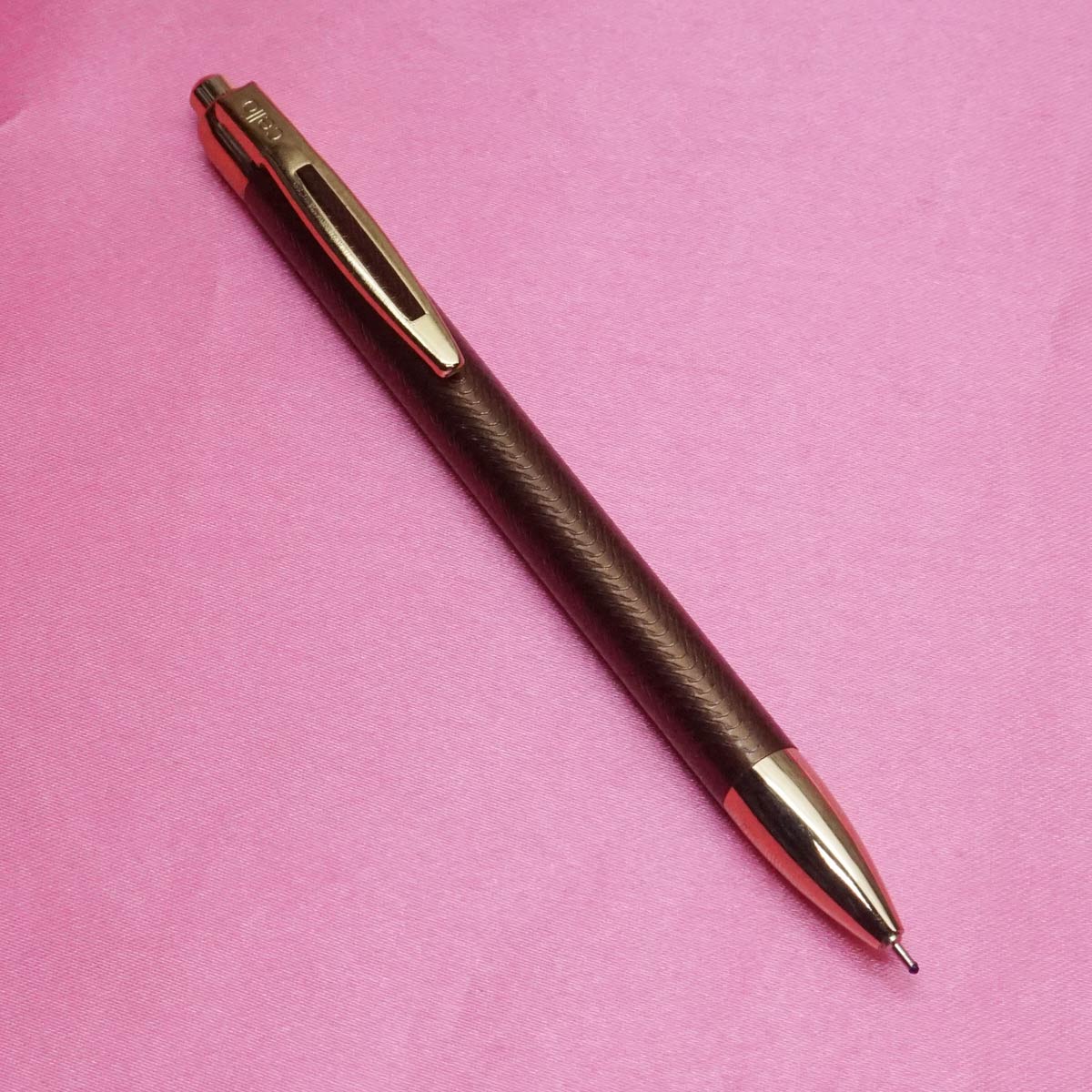 Cello Bronza Brown Designed Body With Gold Trim Fine Tip Click Type Ball Pen SKU 21730