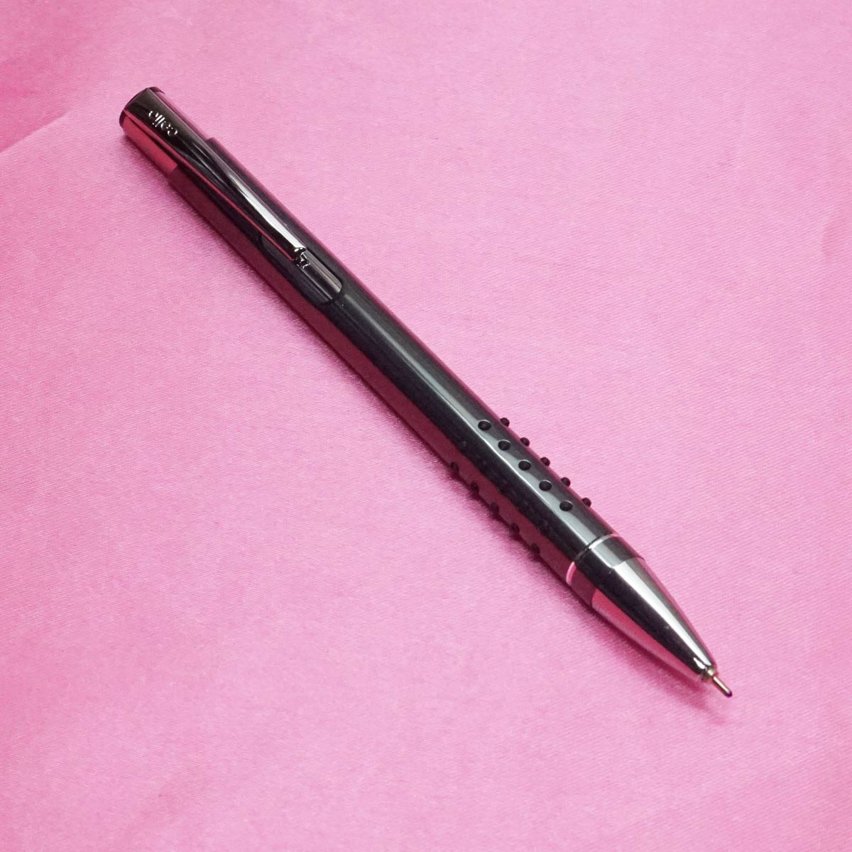 Cello Accugrip Grey Color Body With Fine Tip Silver Trim Click