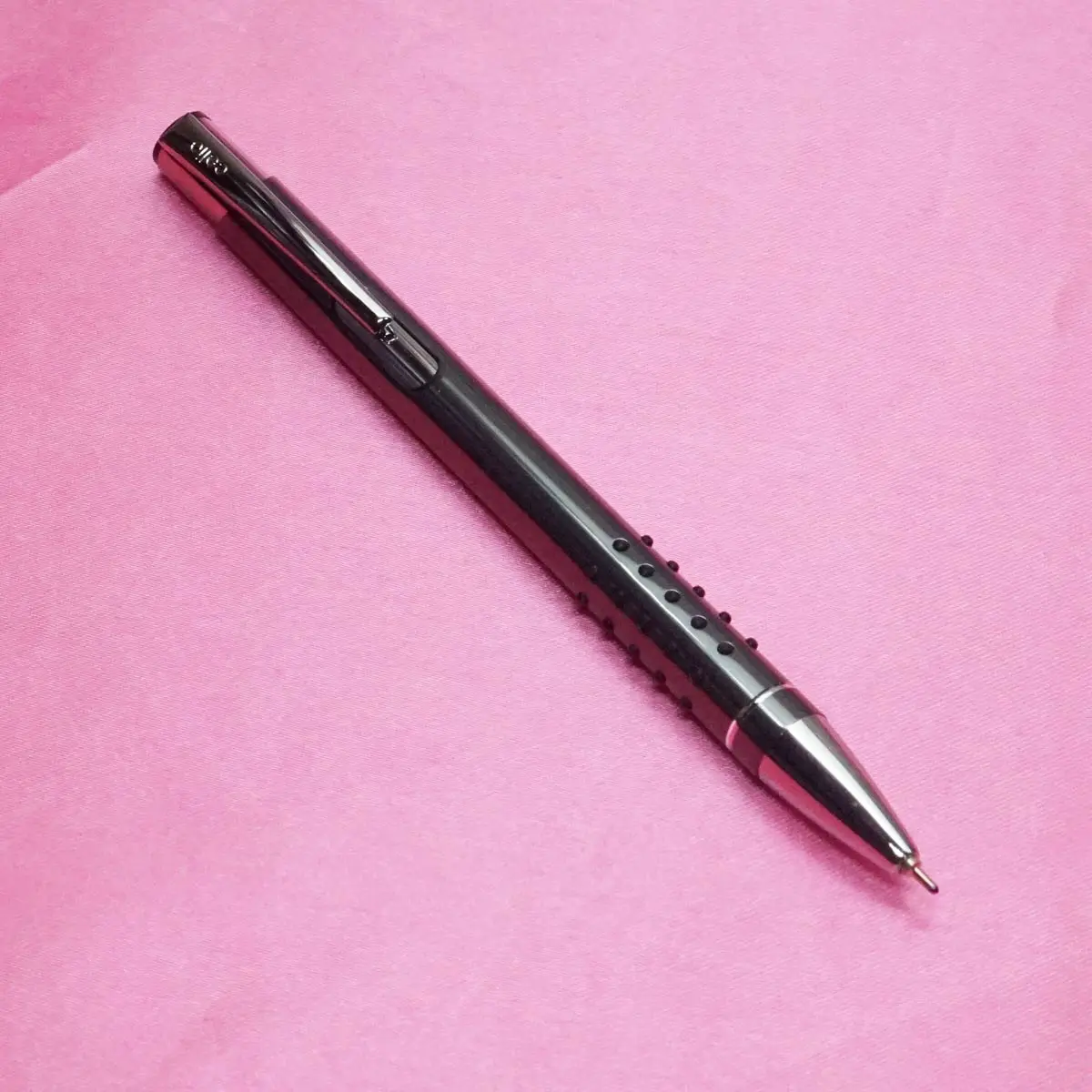 Cello Accugrip Grey Color Body With Fine Tip Silver Trim Click